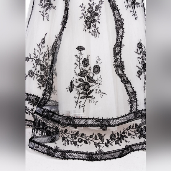 *$8,900 OSCAR DE LA RENTA WHITE BLACK EMBROIDERED RUNWAY GOWN US S - Picture 10 of 12